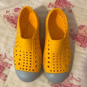 Native kids shoes size 12